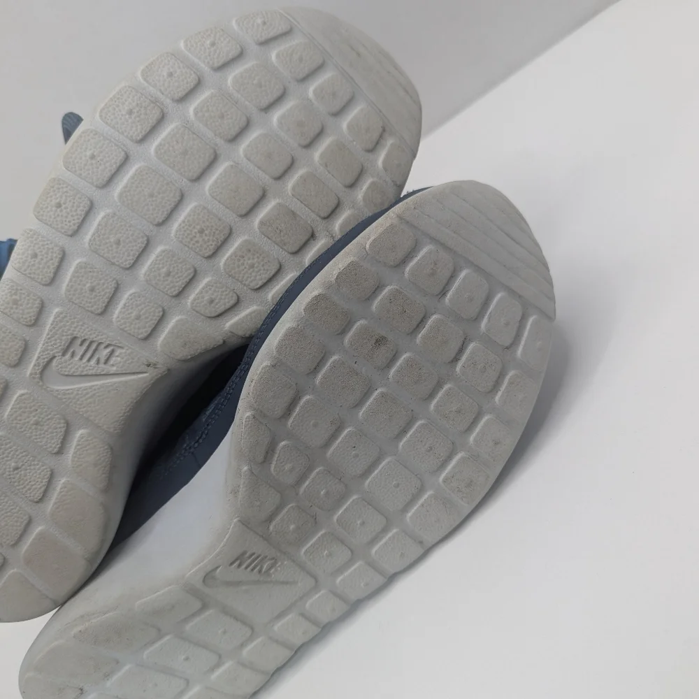 NIKE Women Roshe One Hi Print Sneaker Boot in Squadron Blue Sz 8.5 - Picture 10 of 11